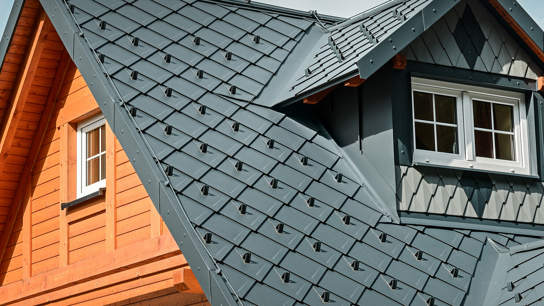 Guesthouse in the Czech Republic with PREFA 29 × 29 rhomboid roof tiles in P.10 anthracite