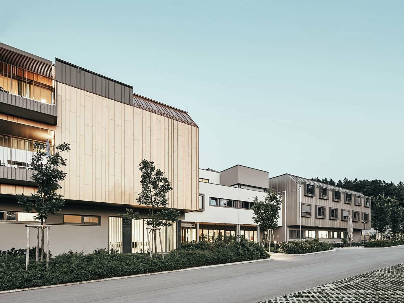 Picture of the nursing home in Hainfeld. The building is covered in Prefalz.