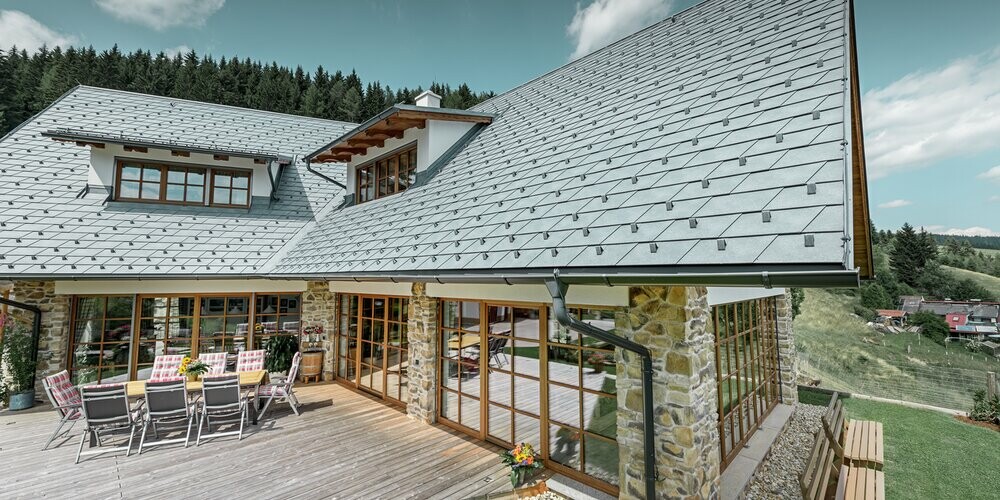 Detached home covered with PREFA shingles in the colour P.10 stone grey