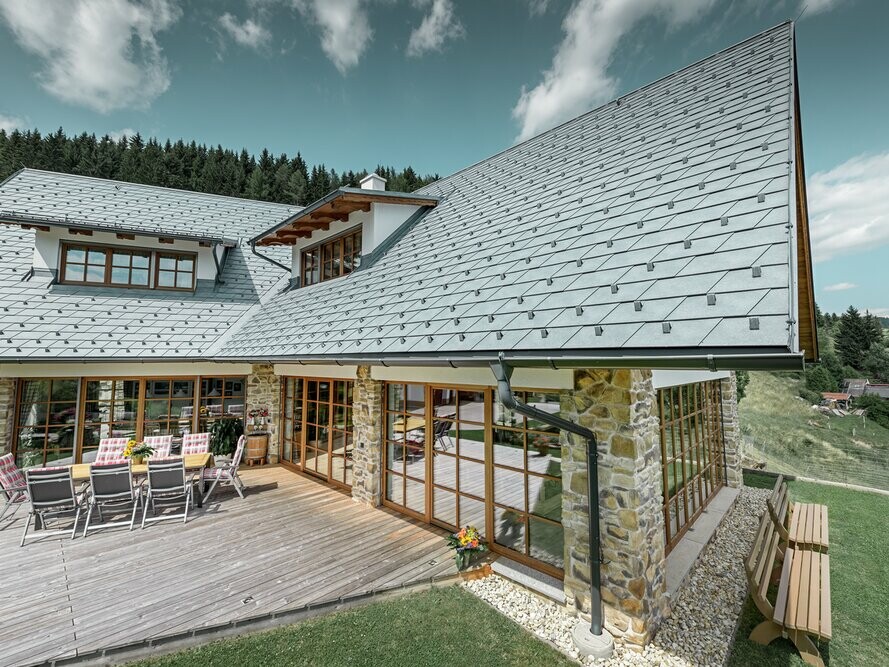 Detached home covered with PREFA shingles in the colour P.10 stone grey