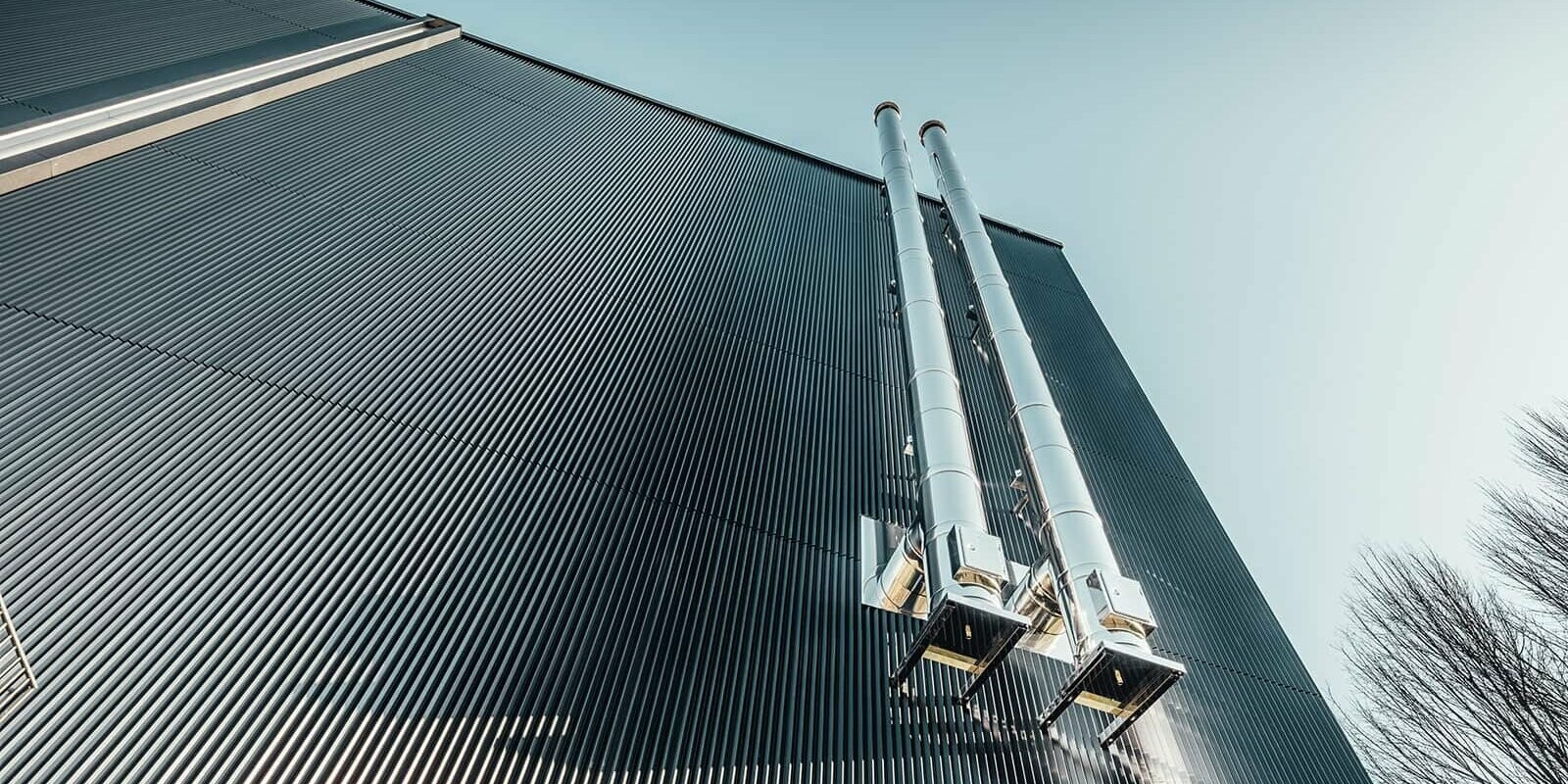 Worm´s eye view of the Amann coffee building, which shows the zig-zag design in detail. Serrated profile in the colour black was used, to protect the building.