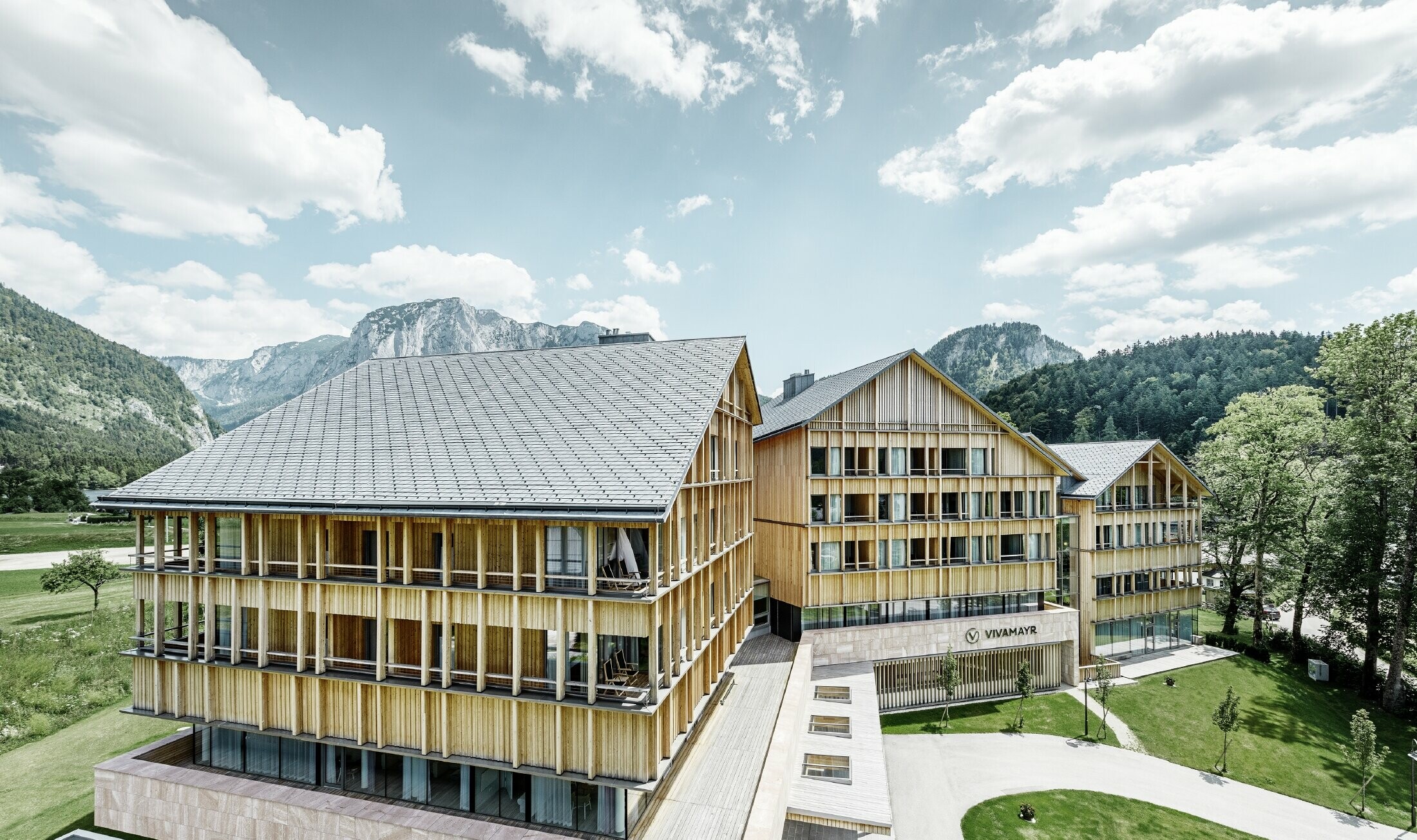 Hotel Vivamayr in Altaussee with wooden façade and PREFA roof with roof shingles