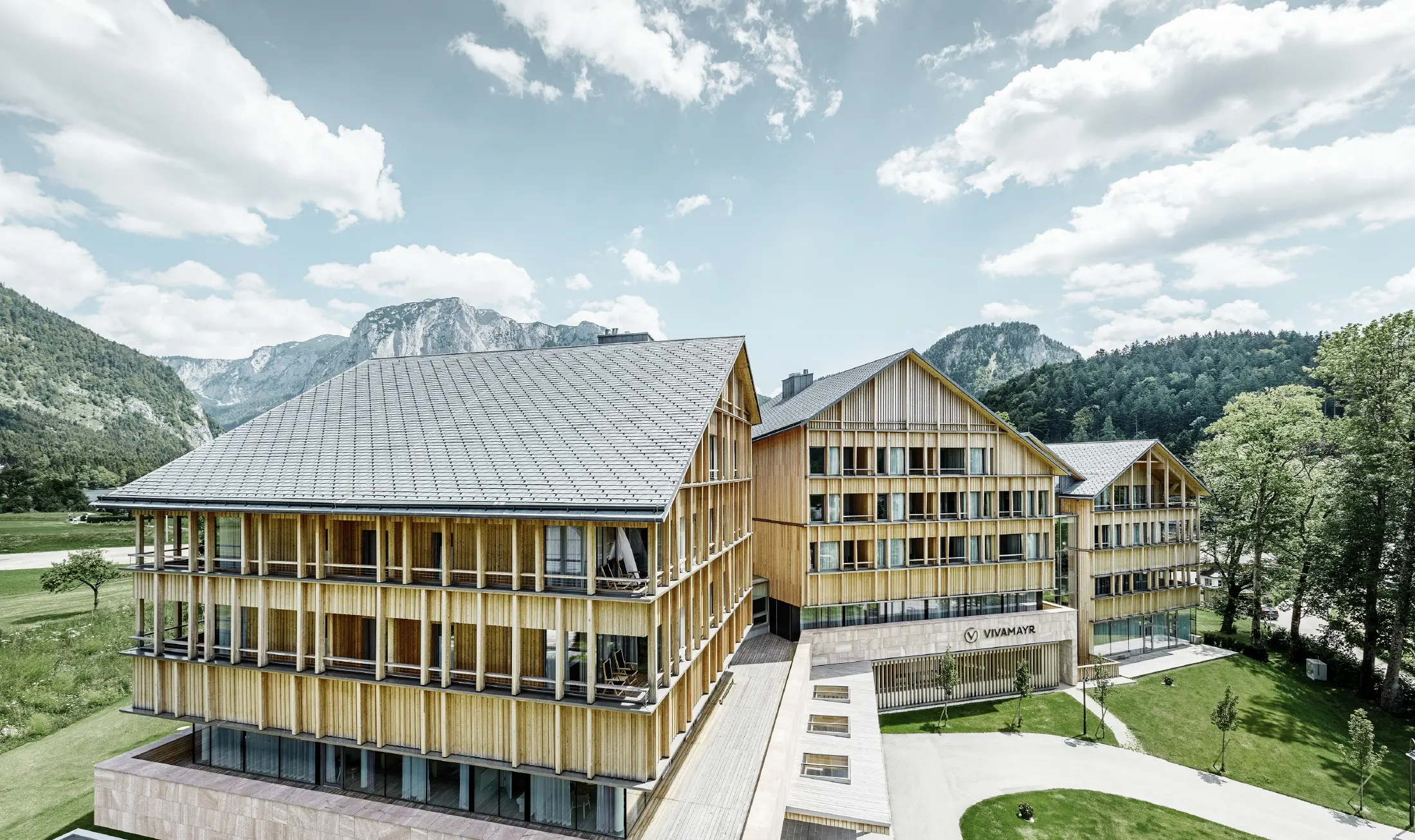 Hotel Vivamayr in Altaussee with wooden façade and PREFA roof with roof shingles