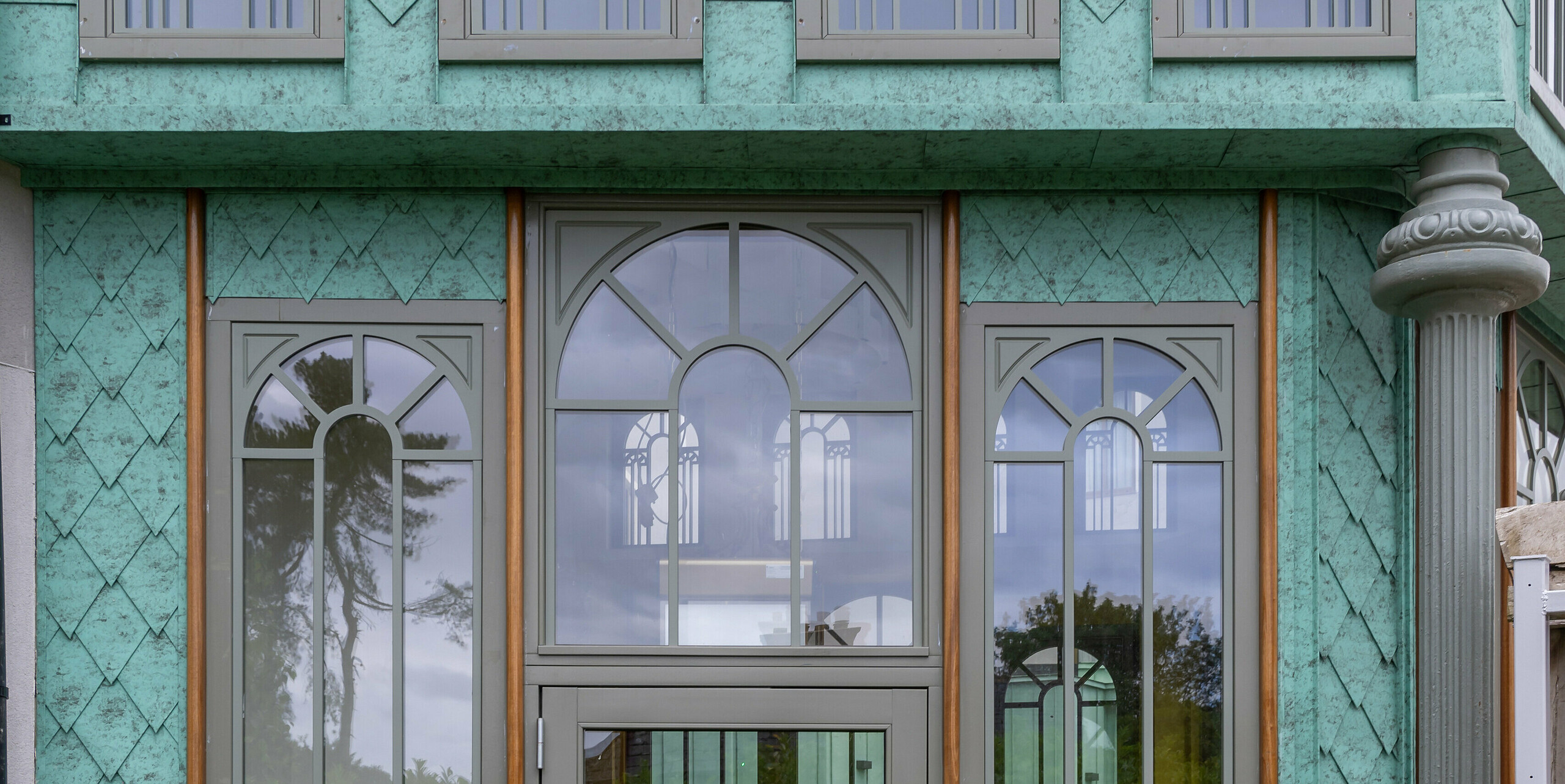 Façade of a garden house in Naas with PREFALZ in P. 10 Patina Green