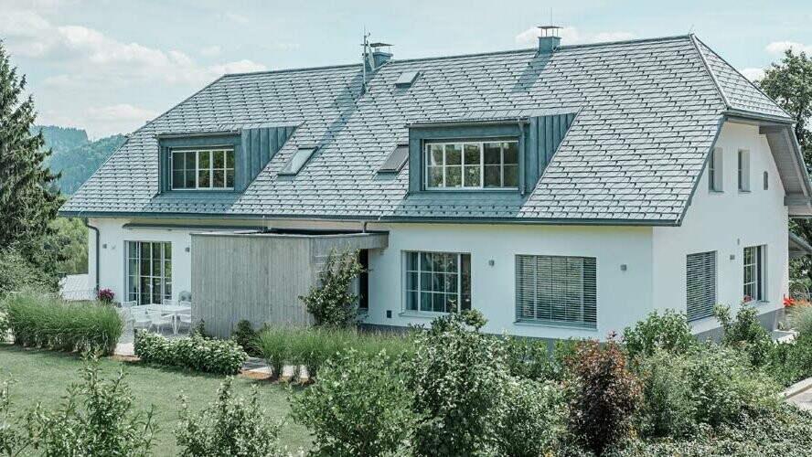 Renovated roof with PREFA aluminium shingles and Prefalz in P.10 stone grey