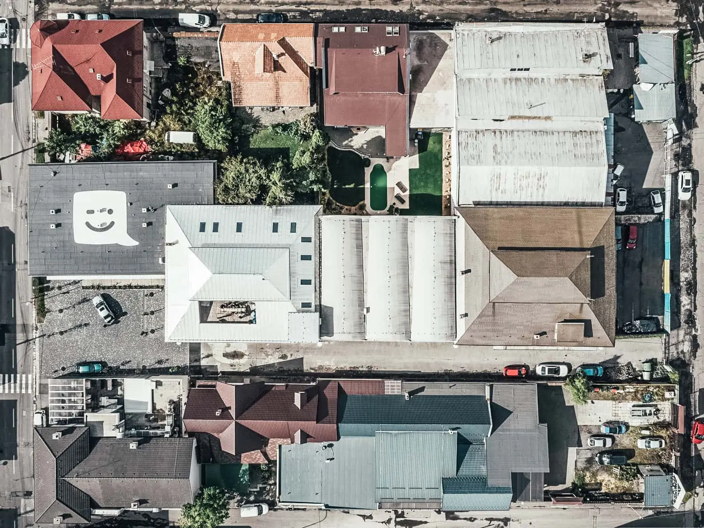 Top view of the enamel factory in Lučenec, Slovakia. You can see various roofes in differnt colours. The PREFA roof is located in the middle of the picture. 