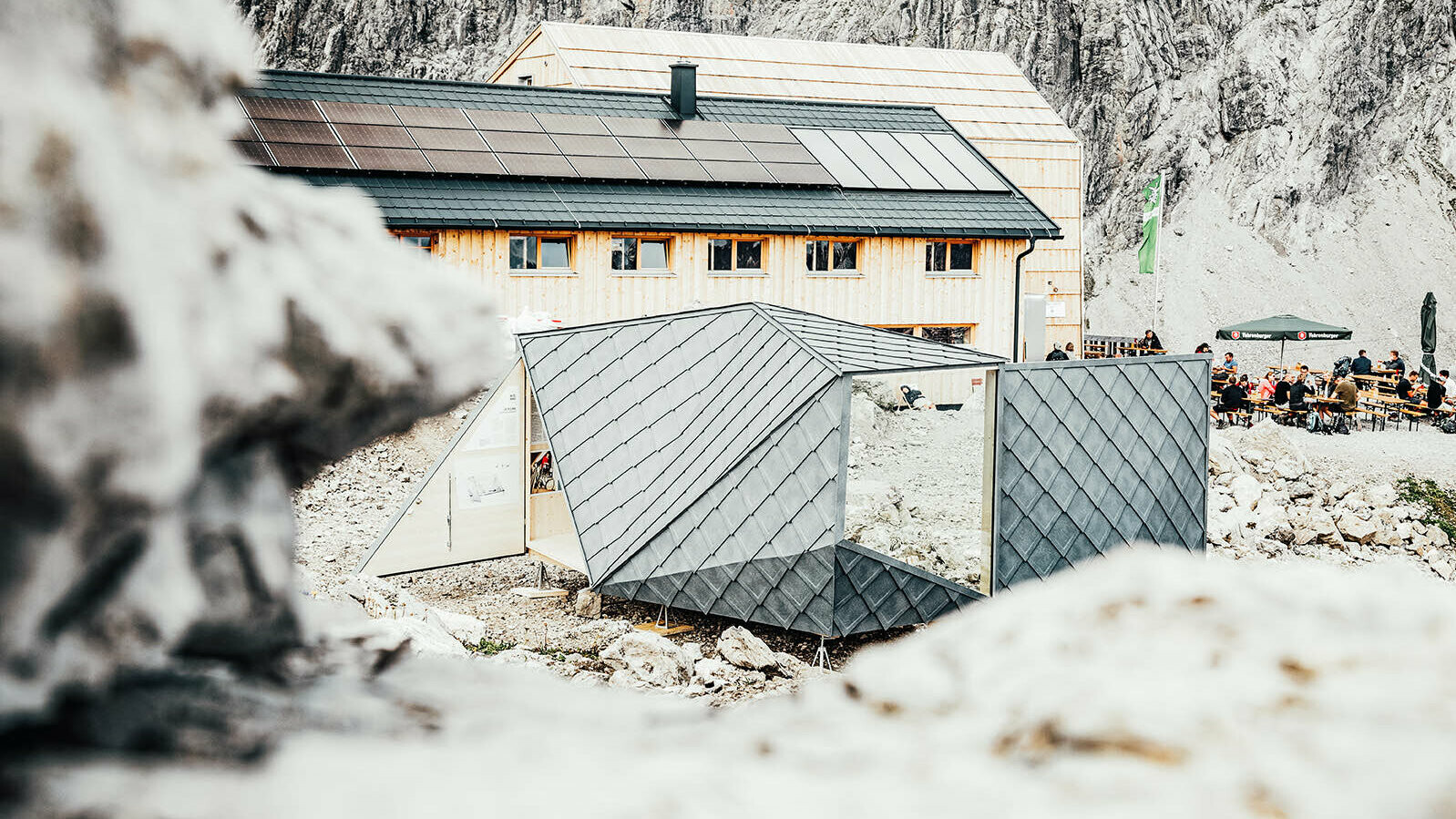 View of the Wisswak from the back. In the background you can see the guest garden of the adjacent mountain hut and the mountain hut itself.