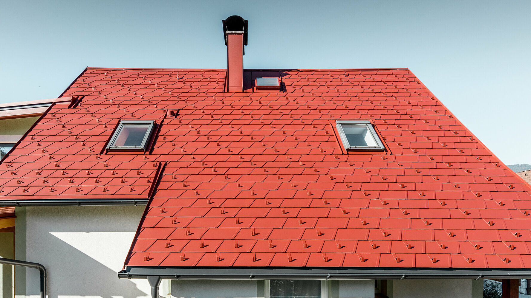 Roof covering with PREFA DS.19 shingles in P.10 oxide red