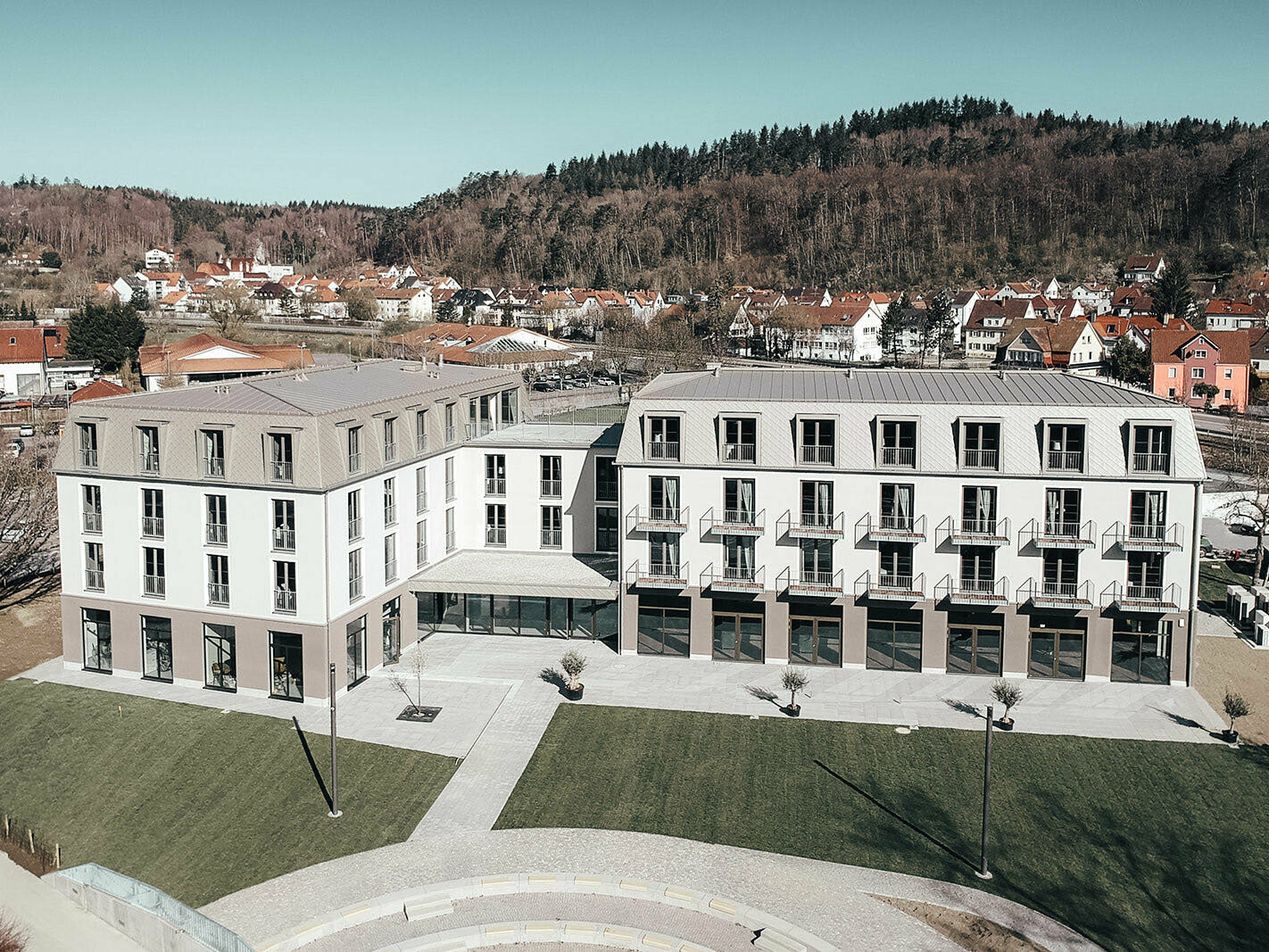 The back of the Karls Hotel with PREFA's roof as seen from Sigmaringen Castle.