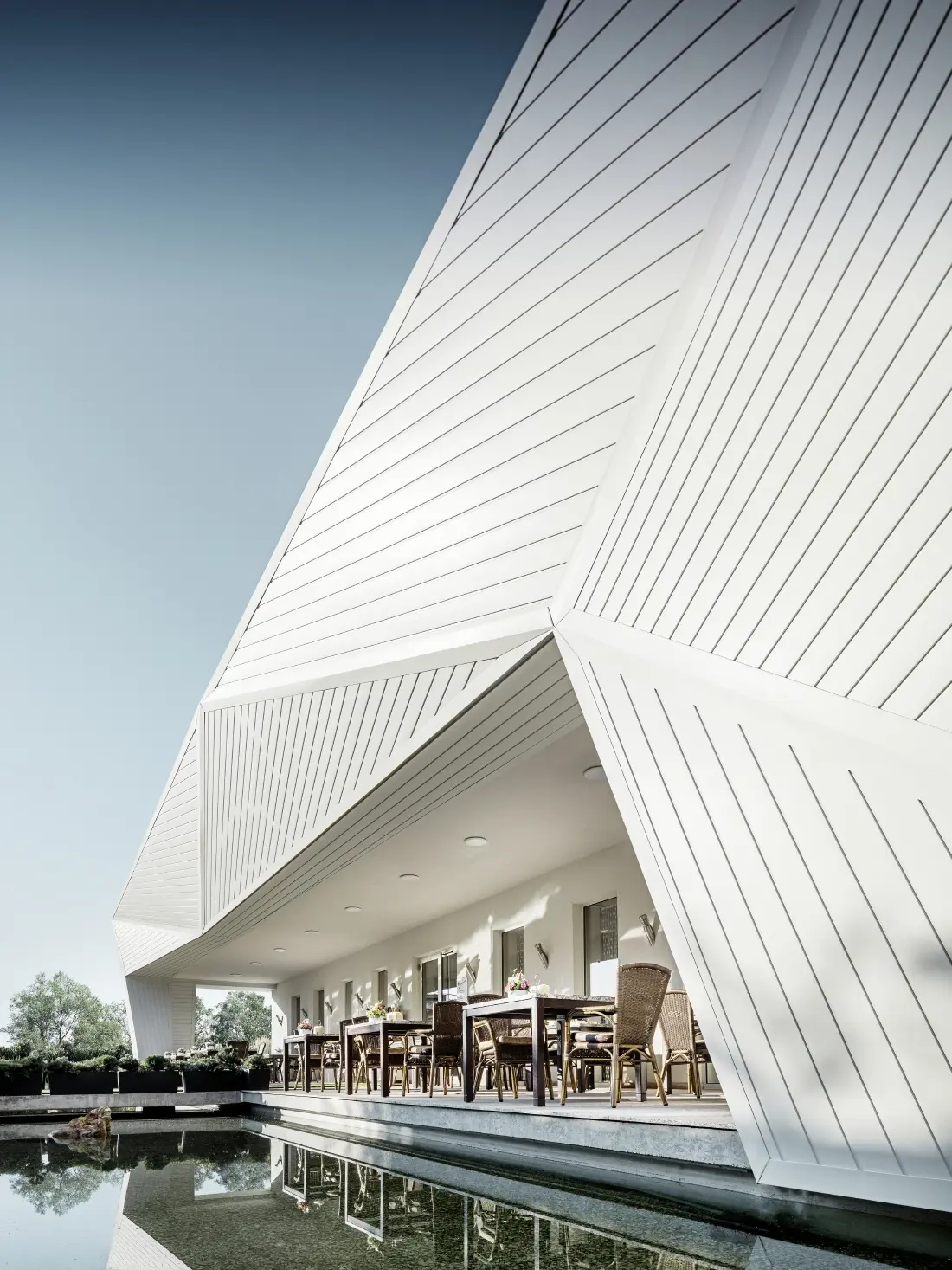 The 3D façade of the Mimama restaurant in Budapest was clad in the PREFA sidings in Prefa white.