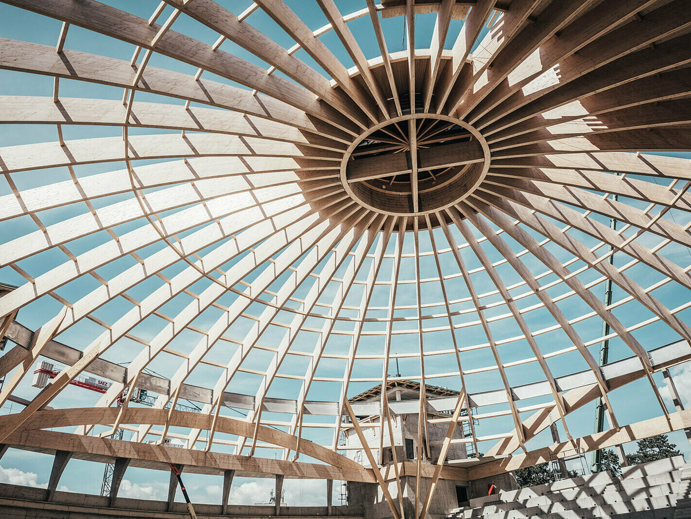 On the picture you can see the biggest laminated cupola in Hungary in the process of completion. 