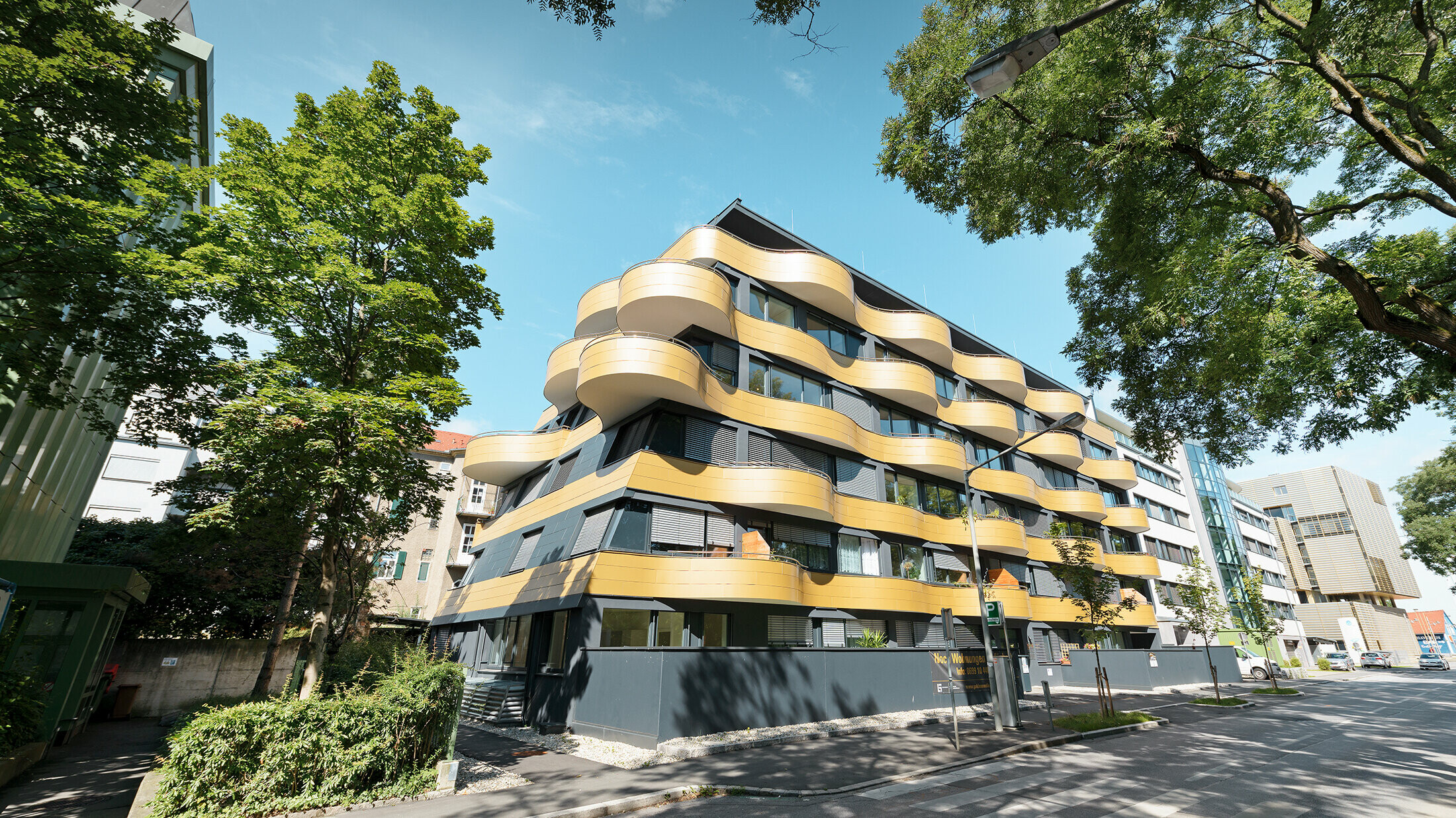 “Goldene Welle” (Golden Wave) apartment complex in Graz, Austria, with aluminum composite panels in gold, the balconies were rounded in waves 