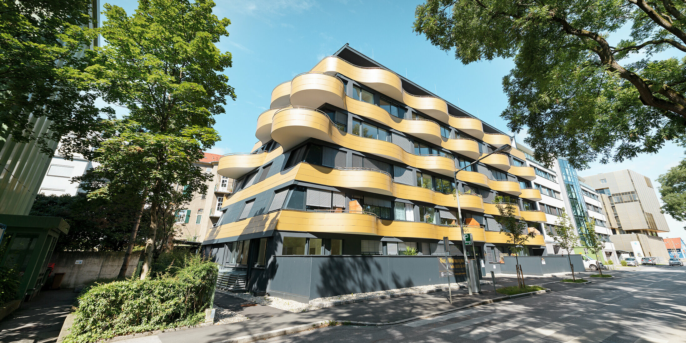 “Goldene Welle” (Golden Wave) apartment complex in Graz, Austria, with aluminum composite panels in gold, the balconies were rounded in waves 