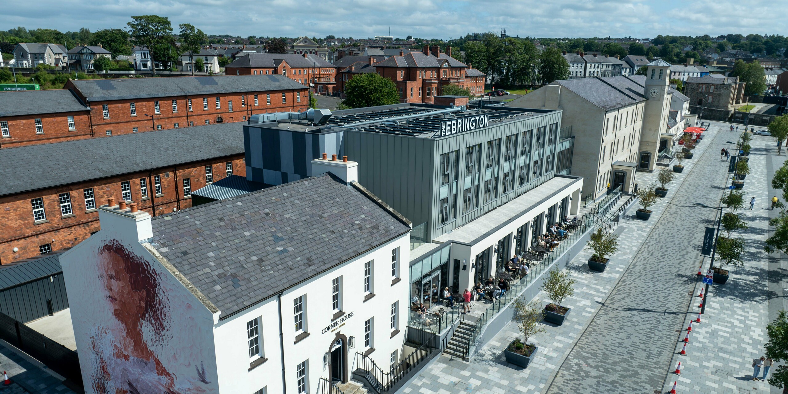 The Ebrington Hotel in the heart of Londonderry, Northern Ireland, is impressive with its modern PREFALZ sheet metal façade in P.10 Light Grey and P.10 Zinc Grey. This stylish and high-quality cladding from PREFA gives the building an elegant appearance and robust protection. The picture also shows the surroundings with historical buildings, which form an interesting contrast to the contemporary architecture of the hotel. The durable aluminium façade ensures a long-lasting aesthetic appearance.