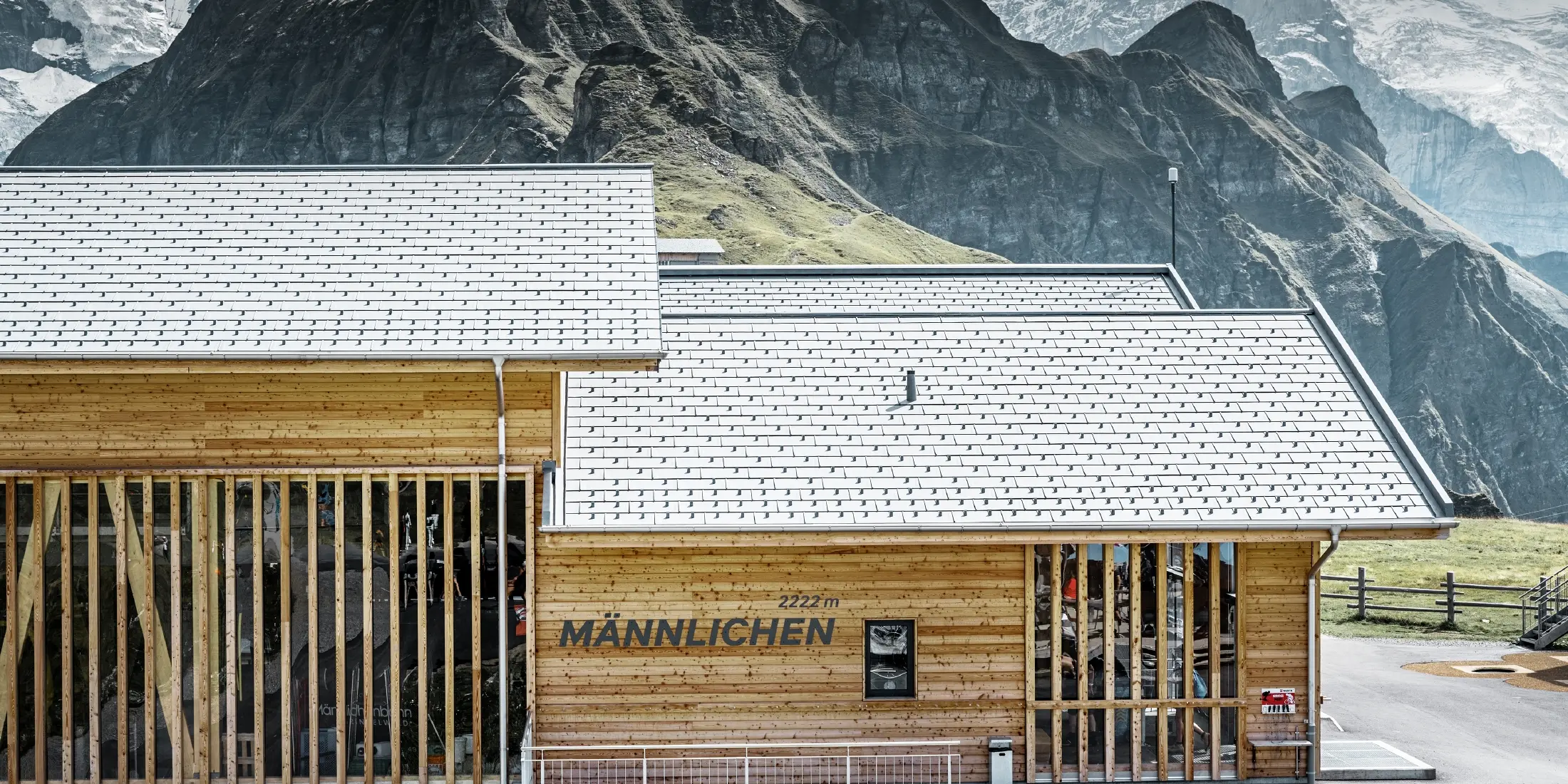Grindelwald-Männlichen mountain station covered with PREFA roof tile R.16 in P.10 stone grey
