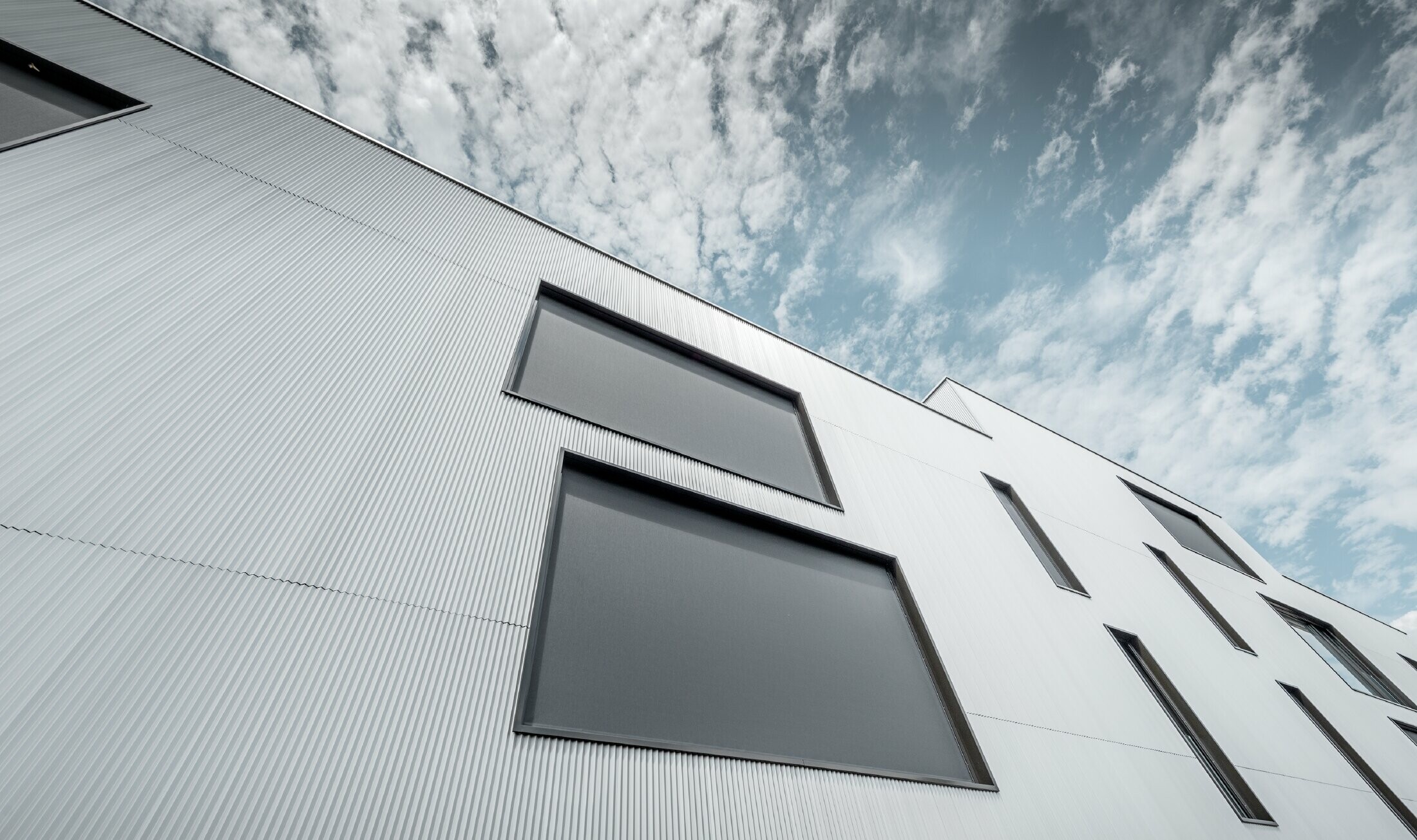 Close up of the PREFA zig zag profile in naturally anodised design – robust aluminium façade