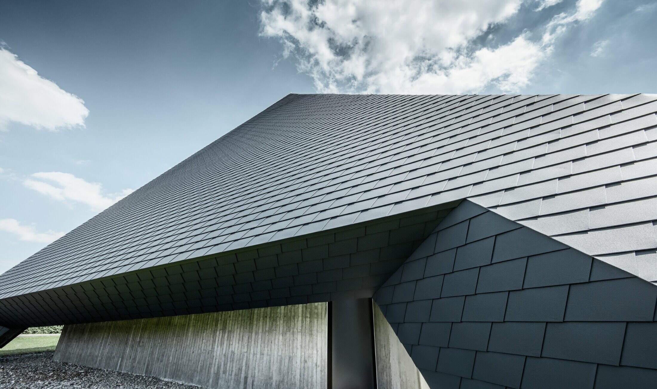 Catholic church in Langenau (Germany) with a pyramid-like design, covered with PREFA aluminium shingles in anthracite
