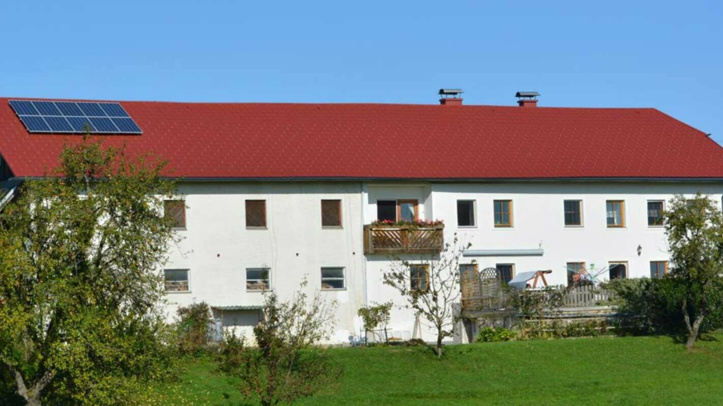 House after roof renovation with PREFA roof tiles in Austria - before: Eternit fibre cement 