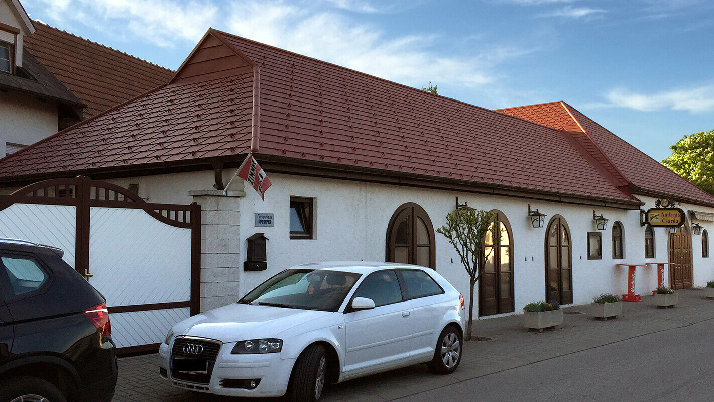 Tile-effect roof renovation with PREFA roof tiles