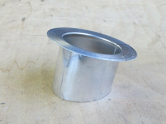 Diagonally cut the PREFA outlet with bonding flange (made of uncoated material).