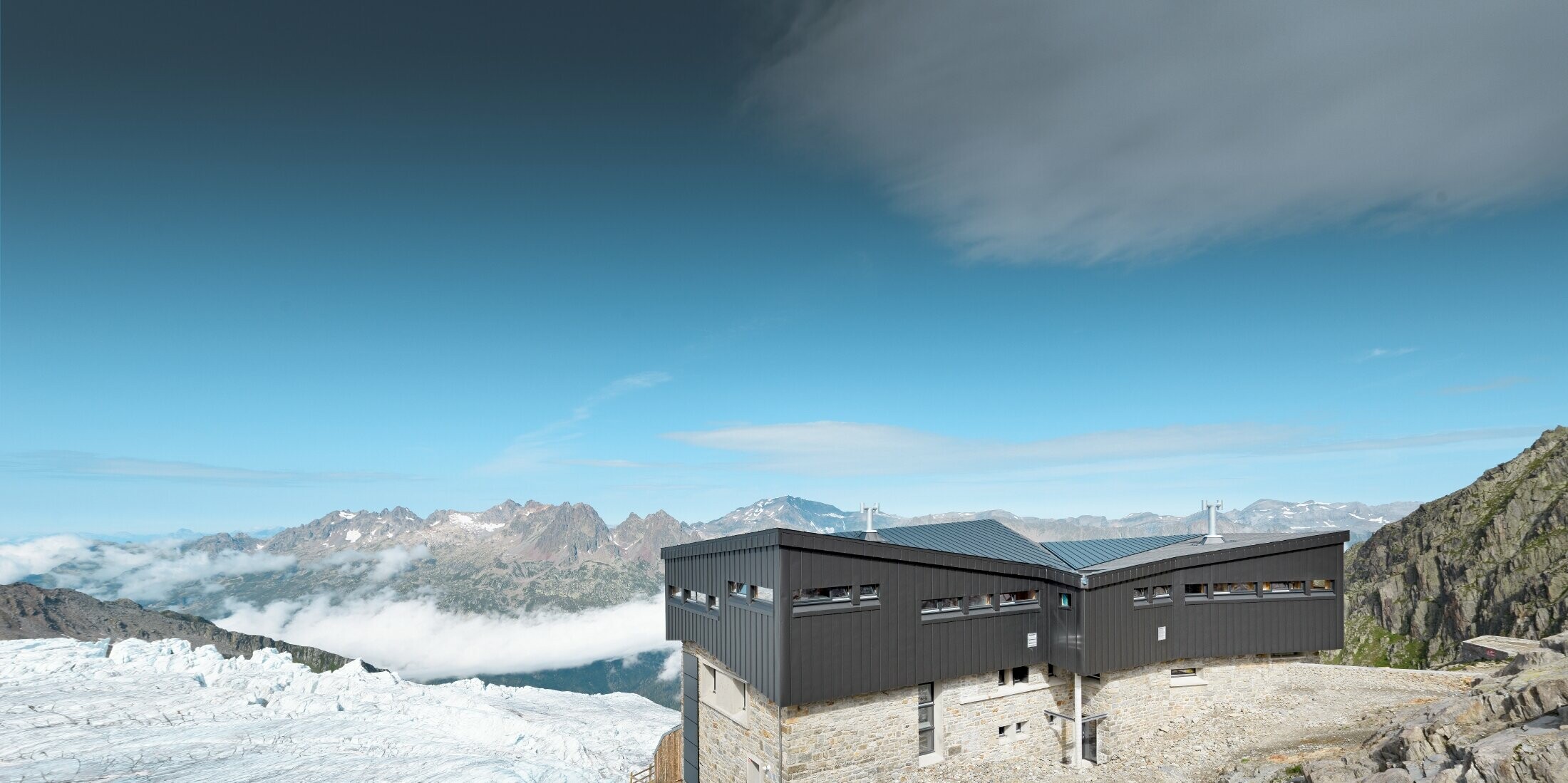 Refuge Albert 1er near Mont Blanc with black-grey PREFALZ on roof and façade.