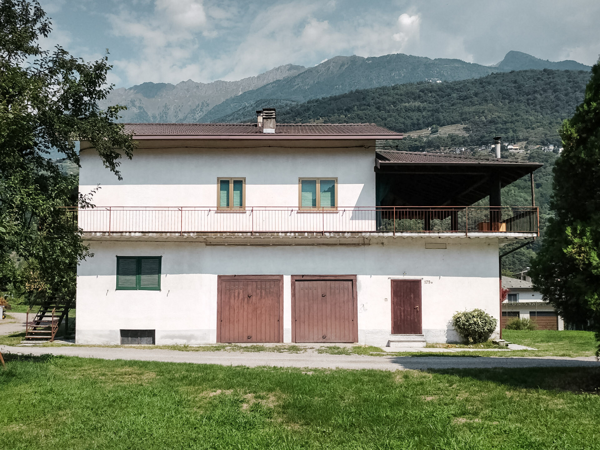 The run-down house on Via Fumagalli Eliseo before the reconstruction work. 