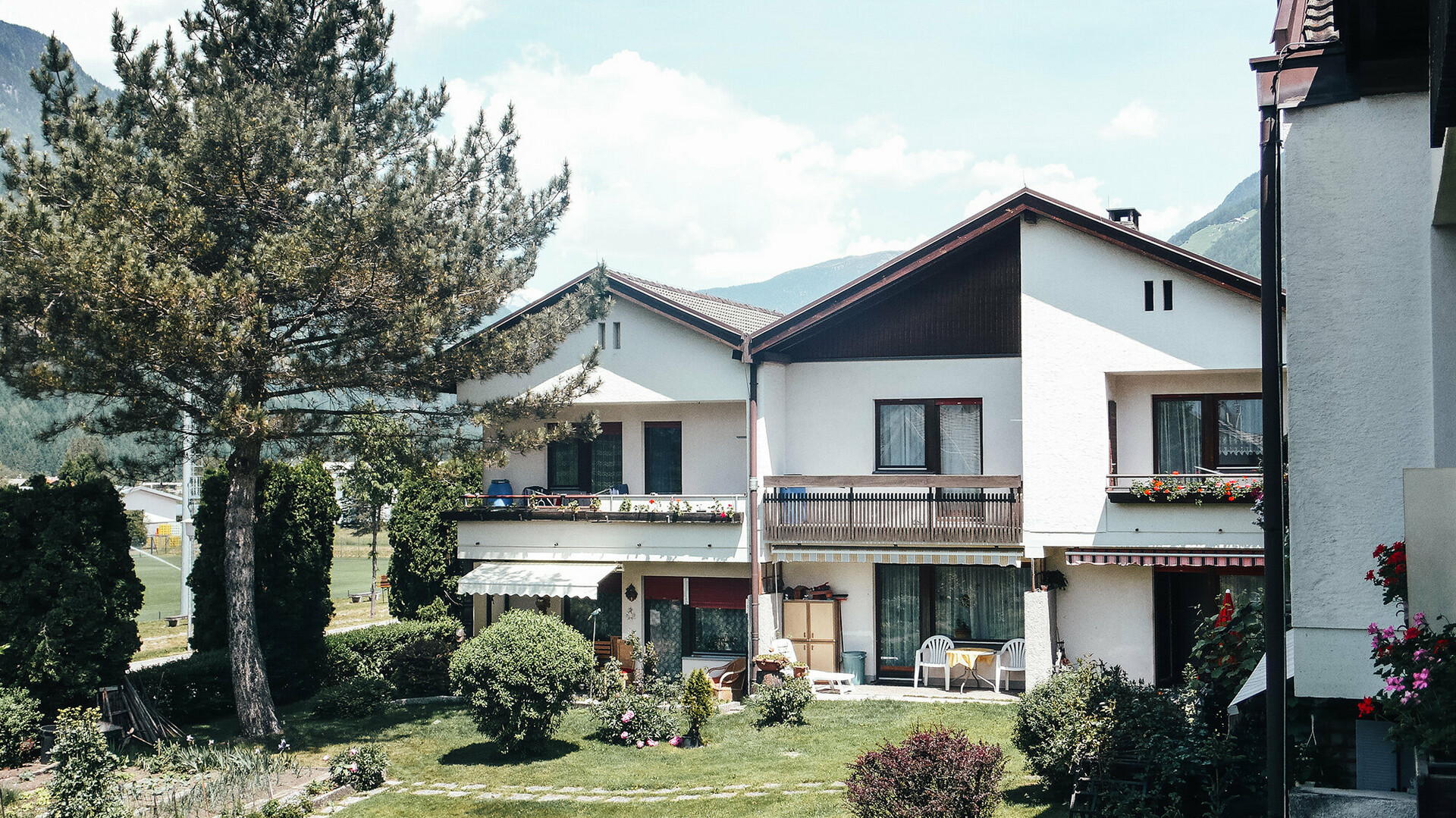 Before photo of the residential building in Gais.