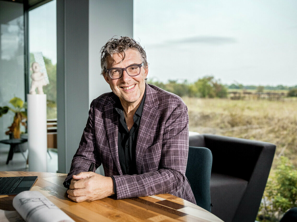 Portrait of the architect Kees Marcelis, who fitted out the house with PREFA products.