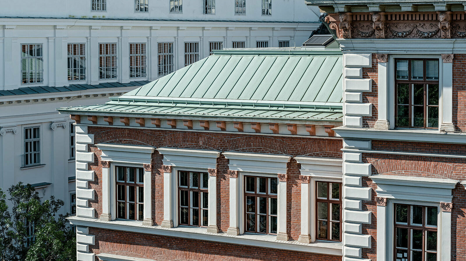 A picture of the protestant elementarty school at Karlsplatz, Vienna. The roof was clad with Prefalz in P.10 patina green, the façade is made of bricks.