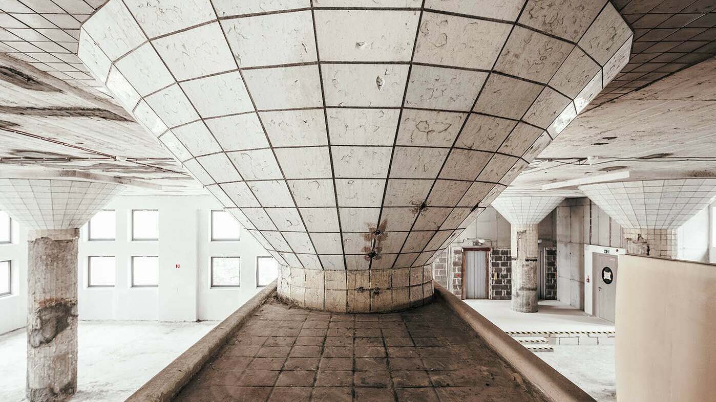 administrative building, Spilka Offices, interior, functionalism, fermenting basin, column heads tiled