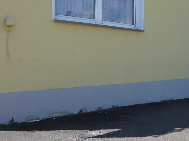 The house is being refurbished with PREFA due to the broken-out base of the façade.