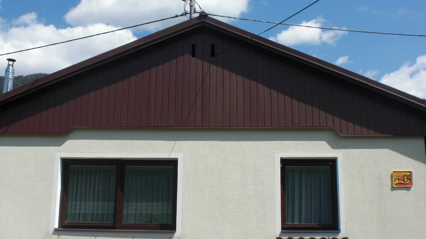 Renovation of gable façade with PREFA sidings in brown, light green façade