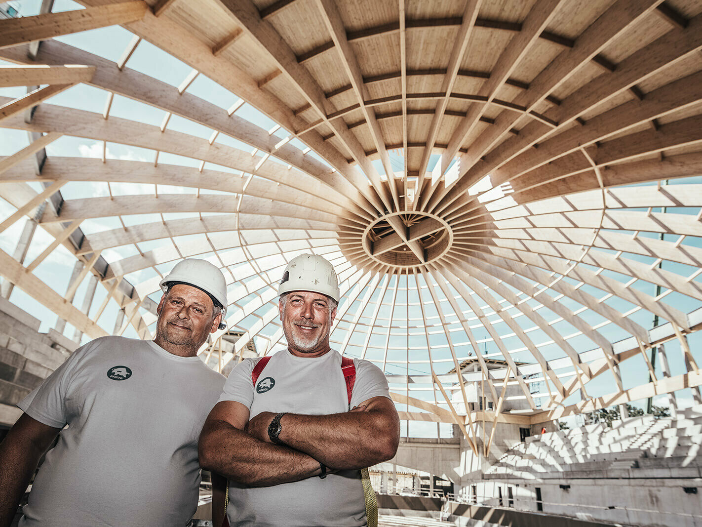 János Jánosa and András Valastyán in front of the biggest laminated cupola in Hungary