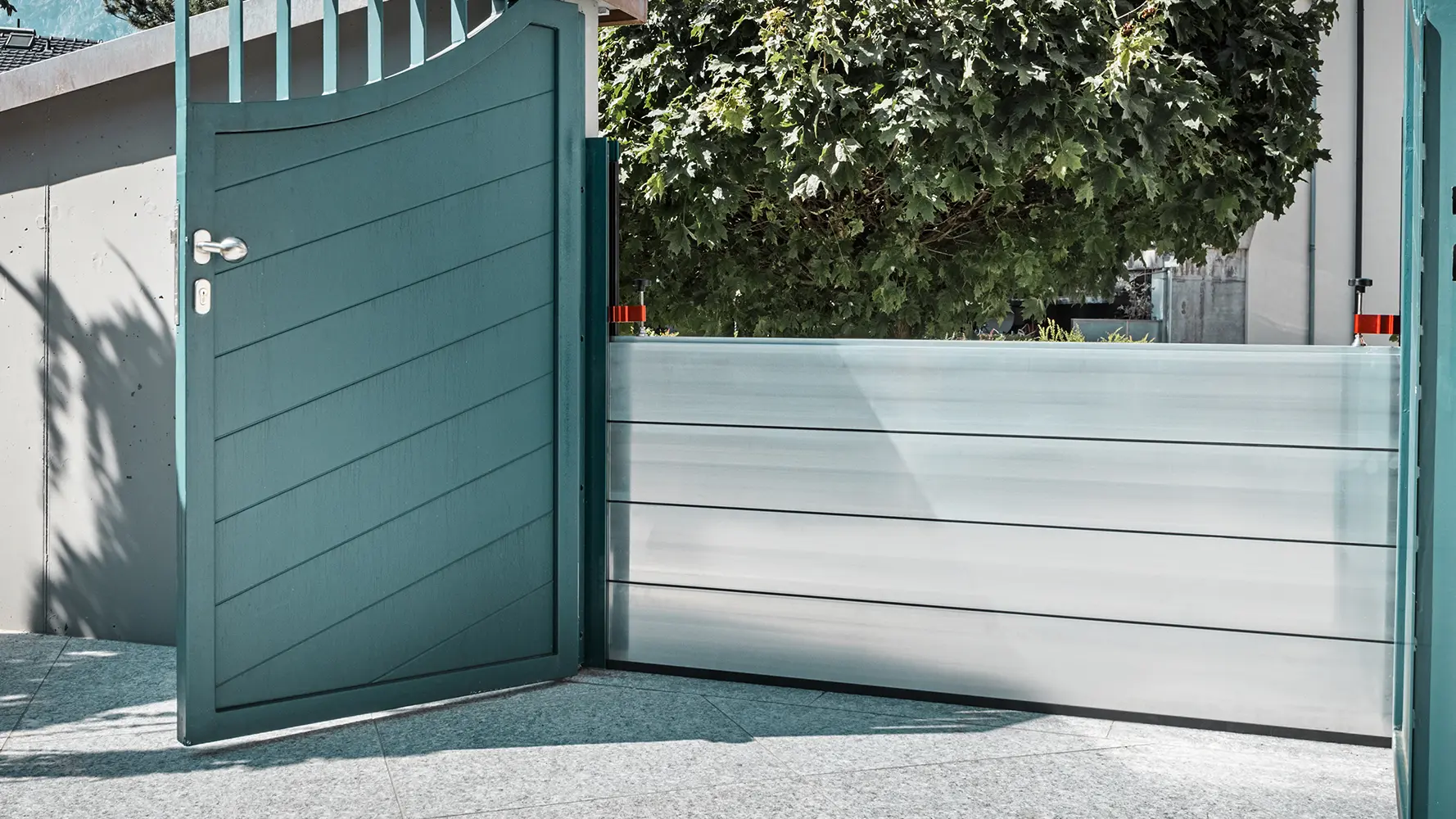 Customised flood protection from PREFA as protection for a building