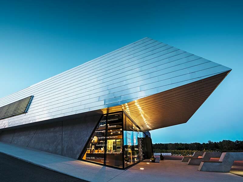 A picture of the wine competence centre in Krems with Prefalz in plain aluminium by night