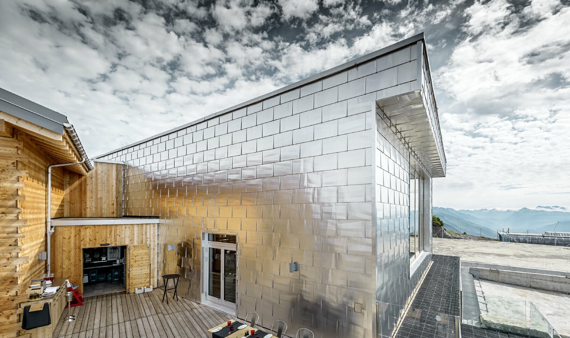 Shimmering plain aluminium façade of the Cry d'Er Club d'Altitude in Switzerland. The façade reflects the magnificent 360° panorama.