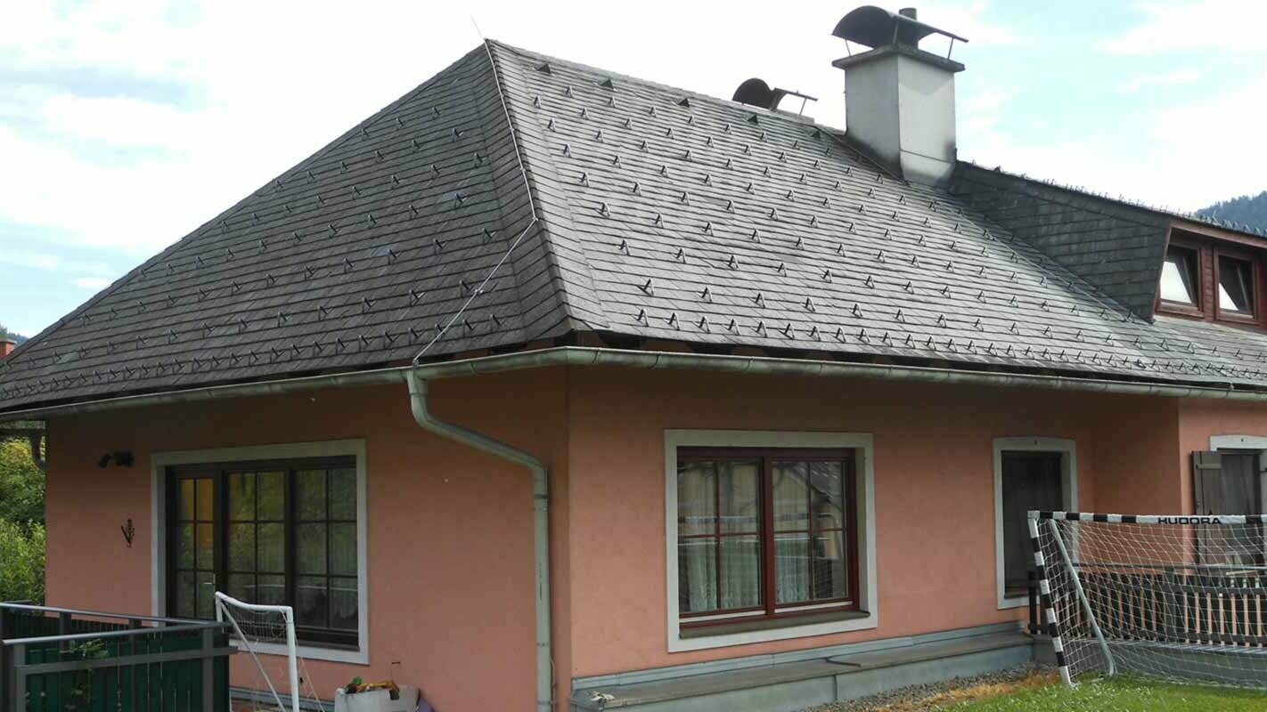 Roof renovation of a house with a hipped roof with a trapezoidal dormer using PREFA shingles