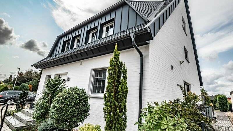 Gable roof on a detached home with eyebrow dormer and PREFA aluminium covering in anthracite P.10