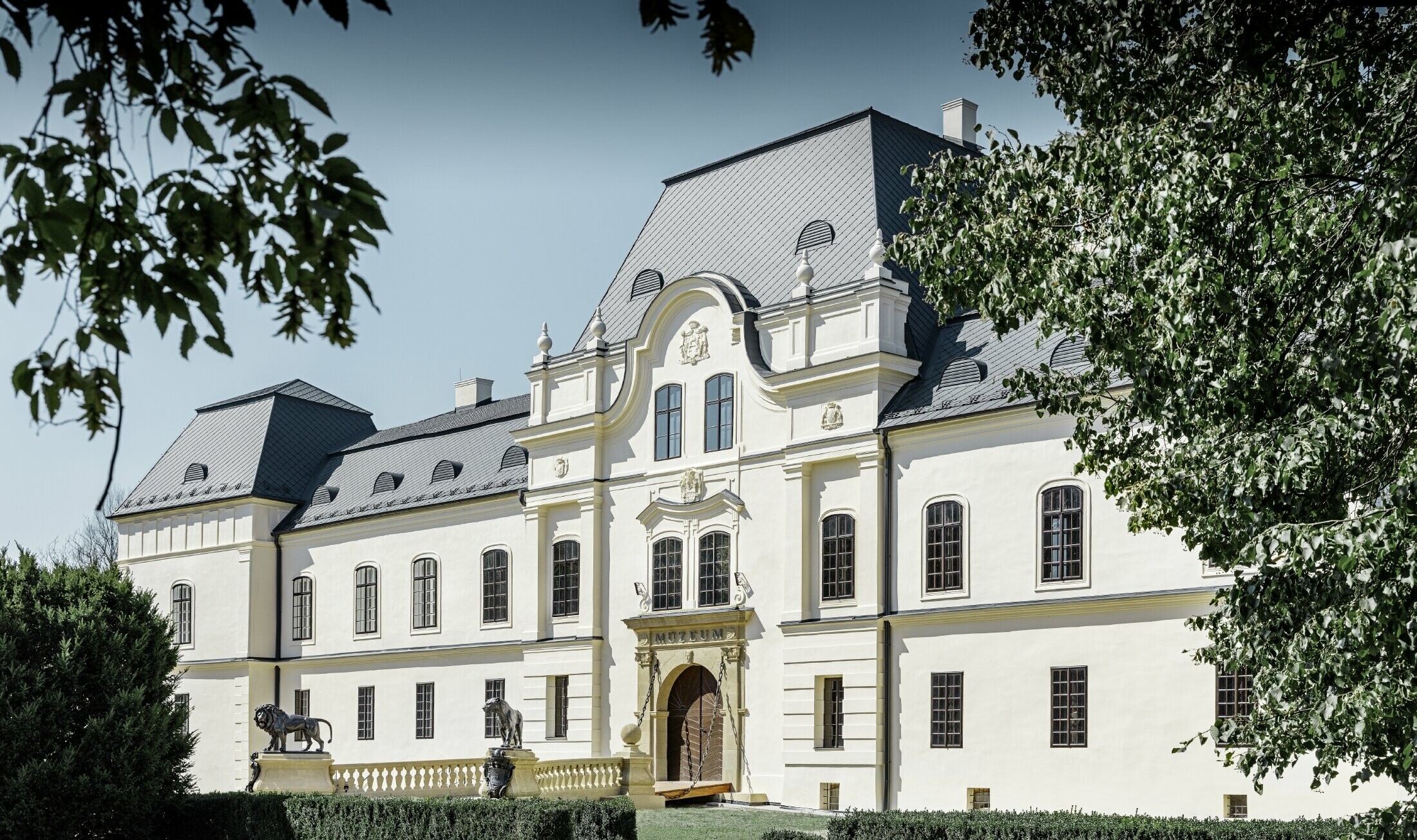 Built in the Renaissance style, Humenné Castle has been newly covered with PREFA roof tiles in anthracite