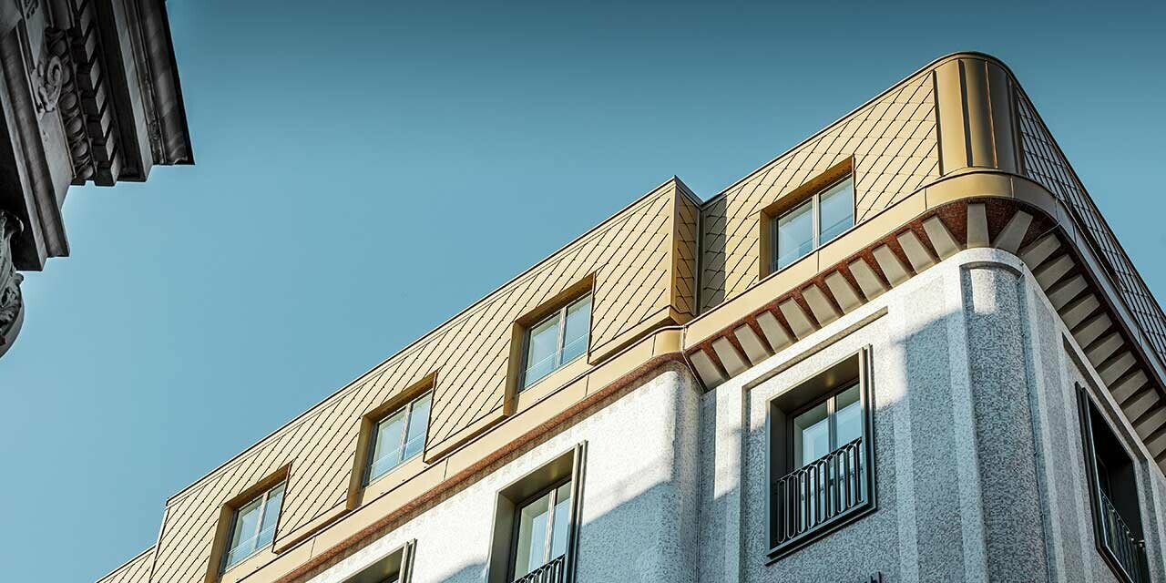 Loft extension for Korb Etagen in Vienna. The structure was clad in the PREFA 29 x 29 rhomboid façade tile in pearl gold.