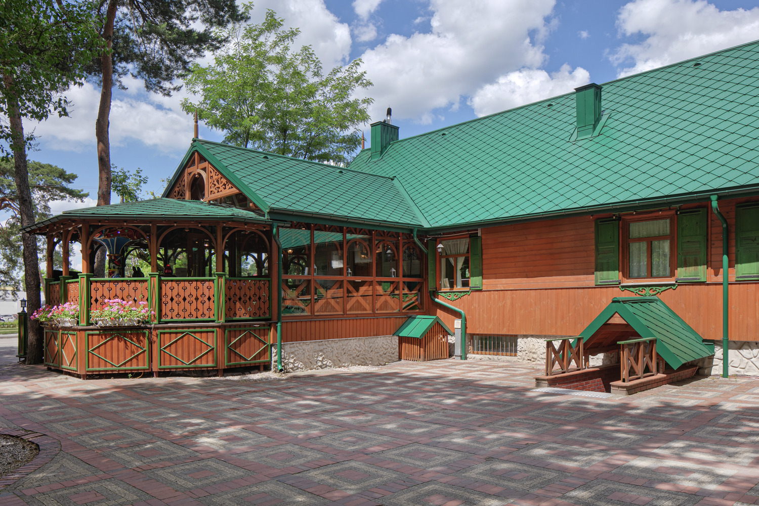 Reference buildings PREFA Roof systems Rhomboid roof tile 29 × 29 06 P.10 moss green