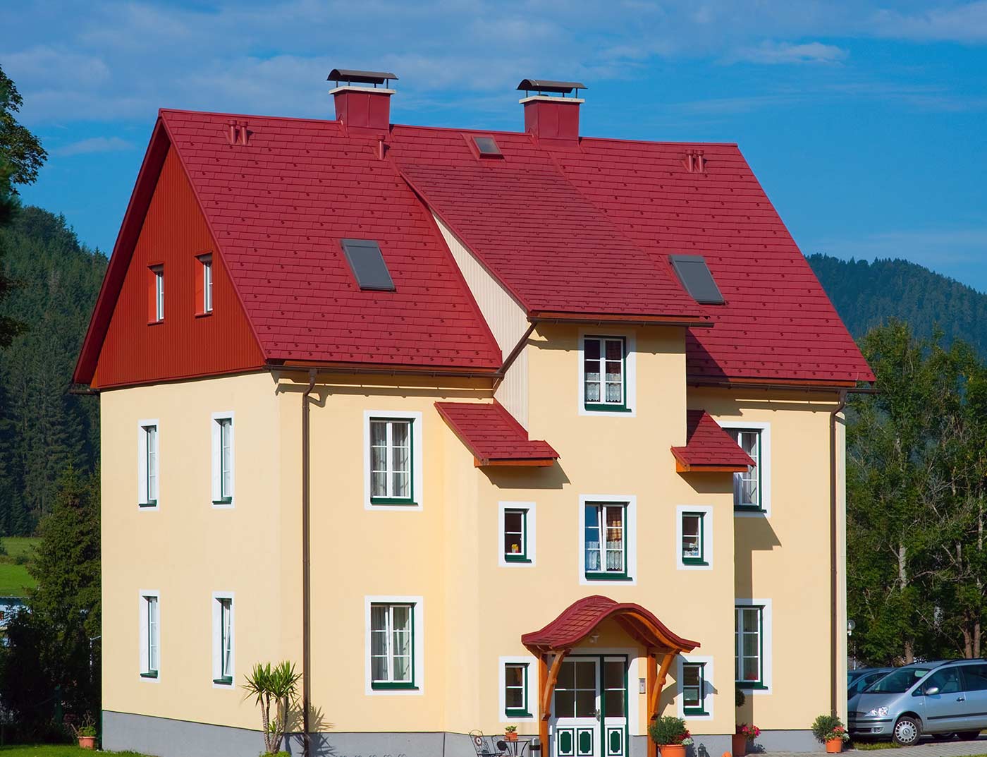 Reference buildings PREFA Roof systems Shingle 05 P.10 oxide red