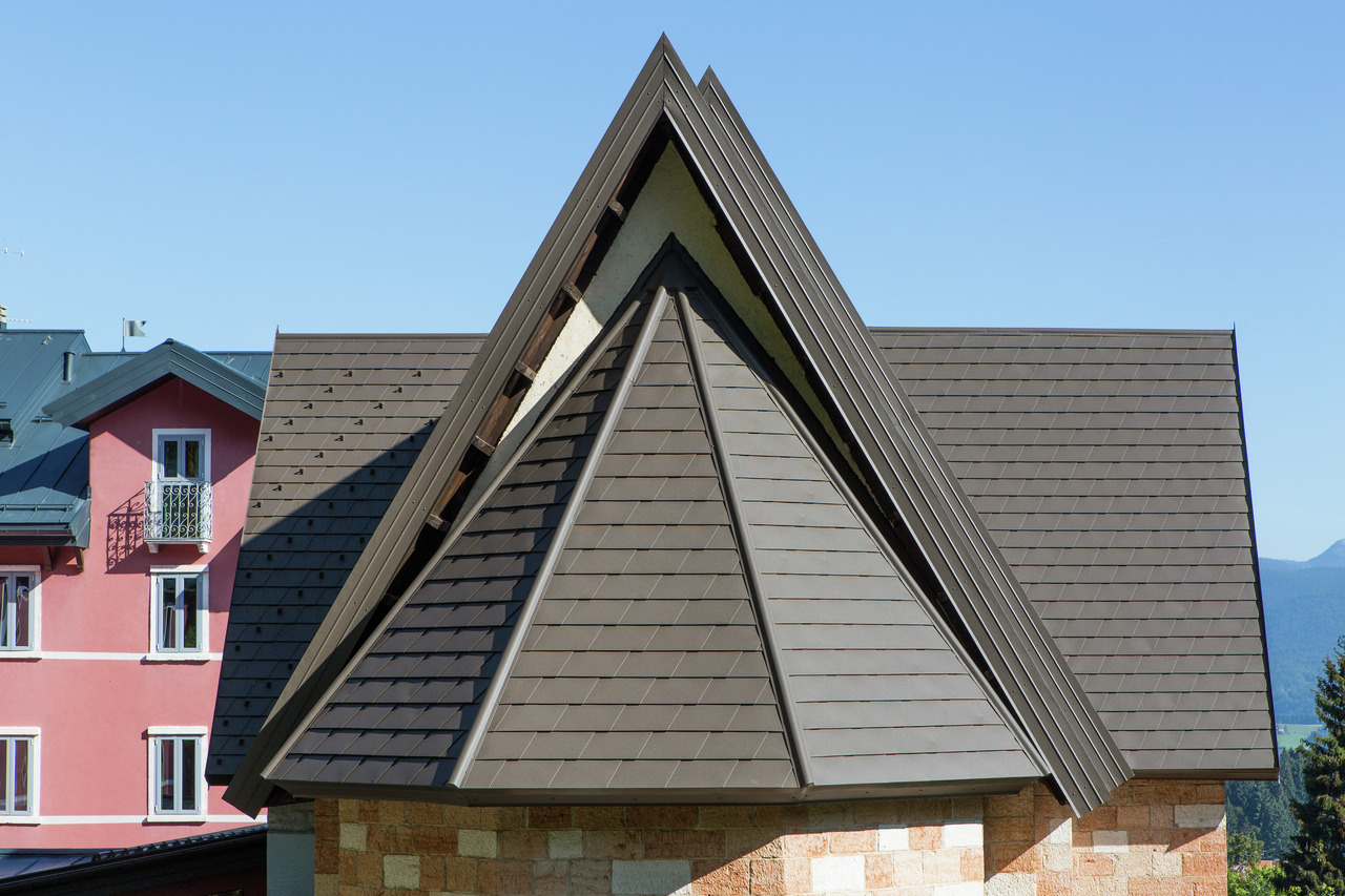Reference buildings PREFA Roof systems Shingle 01 P.10 brown